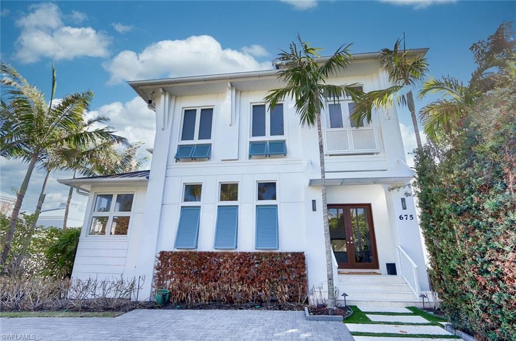 675 2nd ST S NAPLES, FL 34102