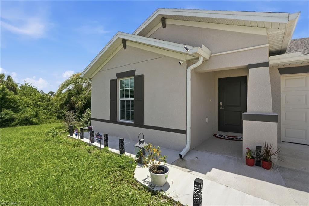184 Peerless ST LEHIGH ACRES, FL 33974