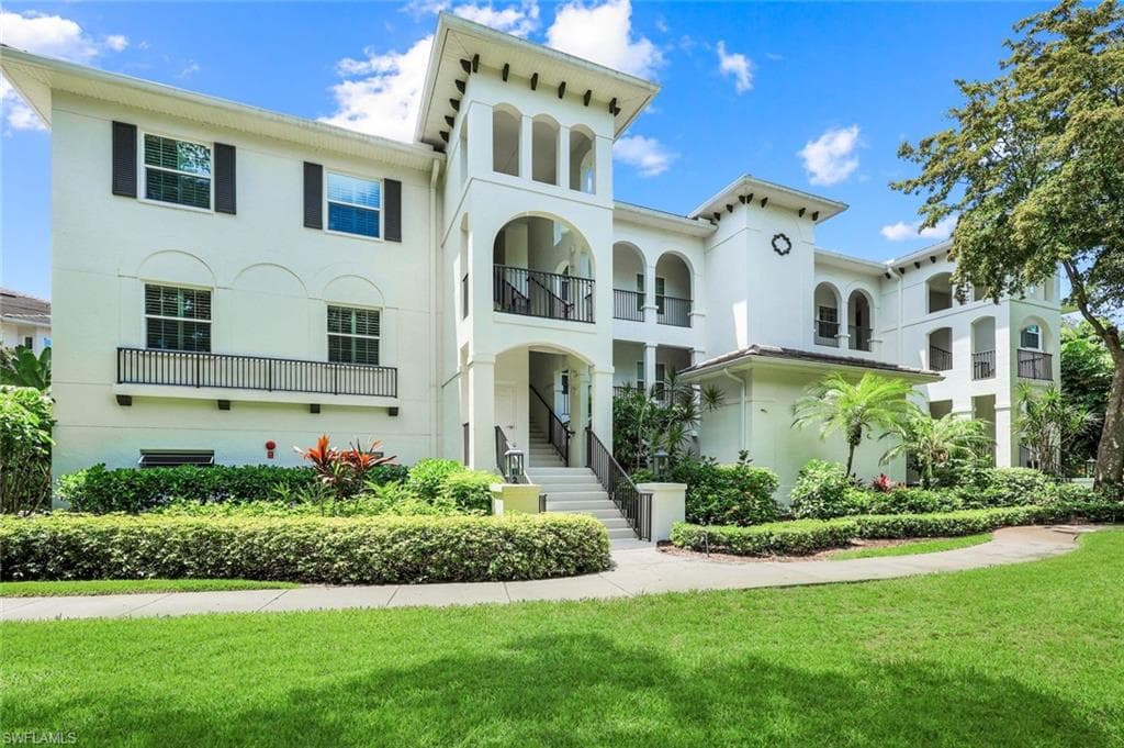 800 Breakaway LN 203 NAPLES, FL 34108