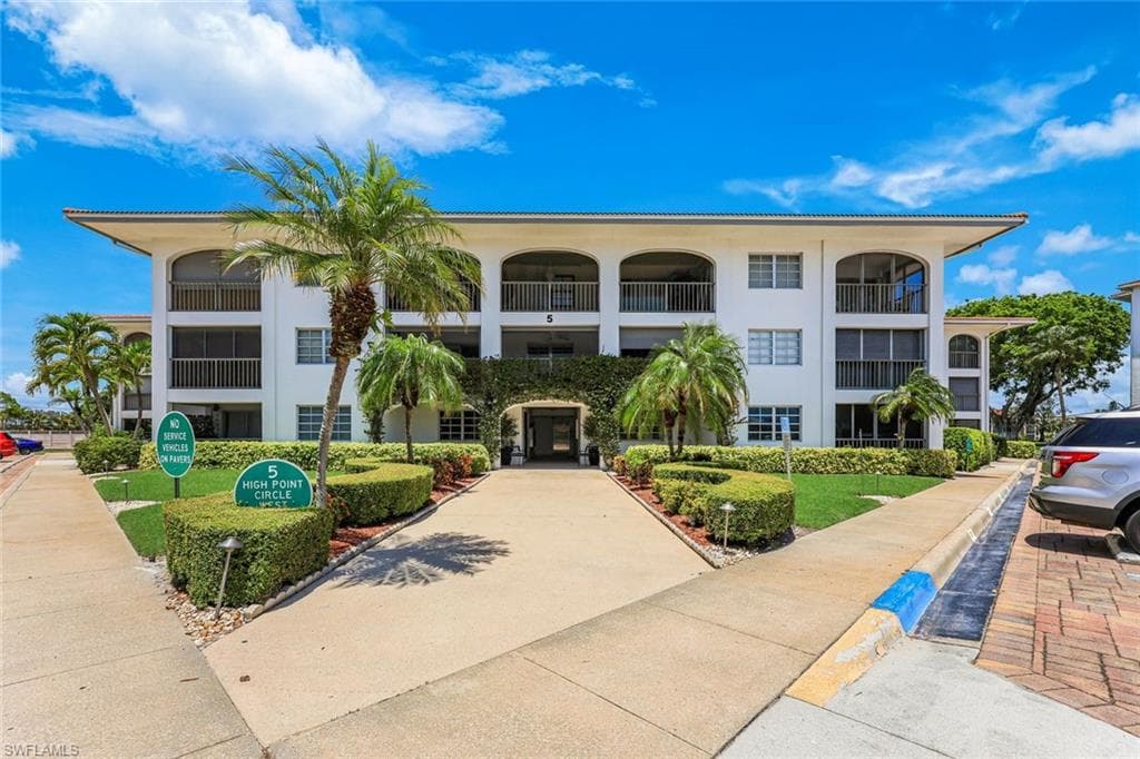 5 High Point CIR W 204 NAPLES, FL 34103