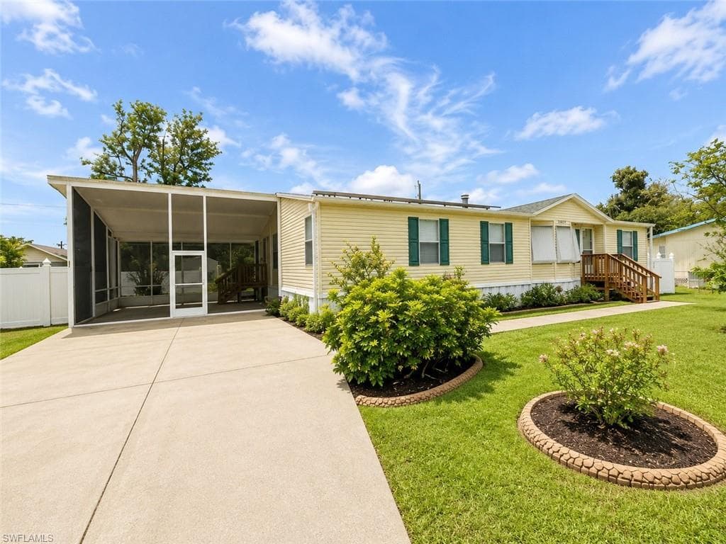 8269 Penny DR NORTH FORT MYERS, FL 33917