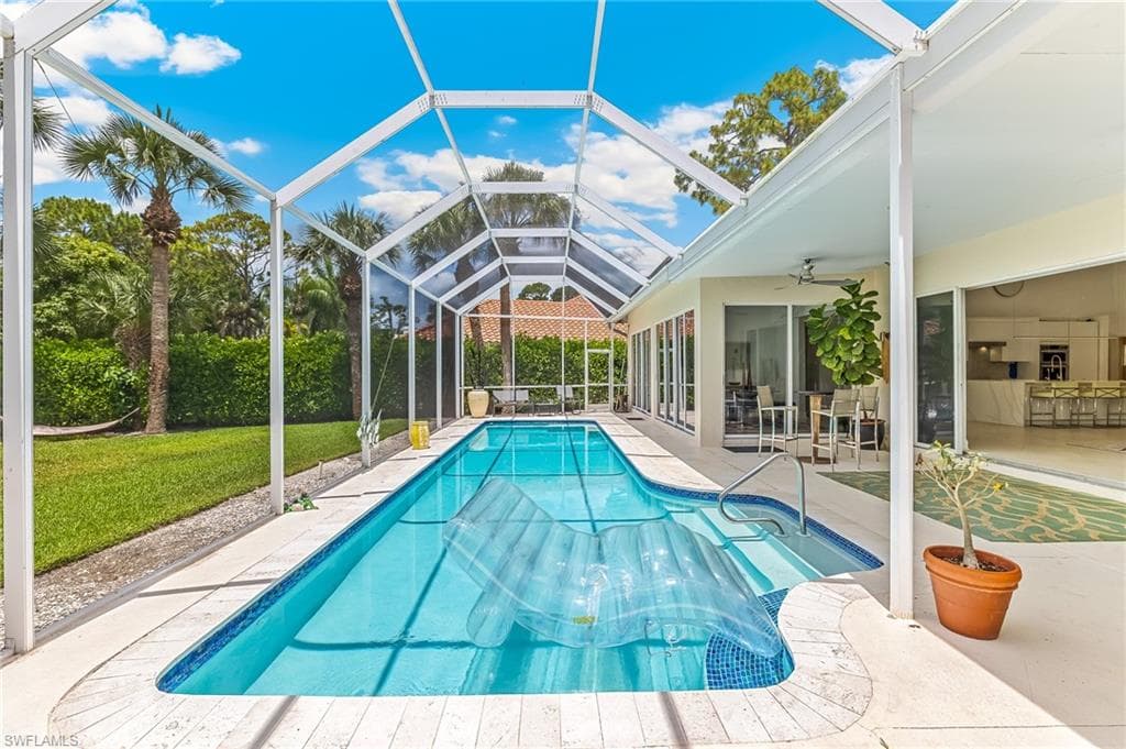 2205 NOBLE CT NAPLES, FL 34110