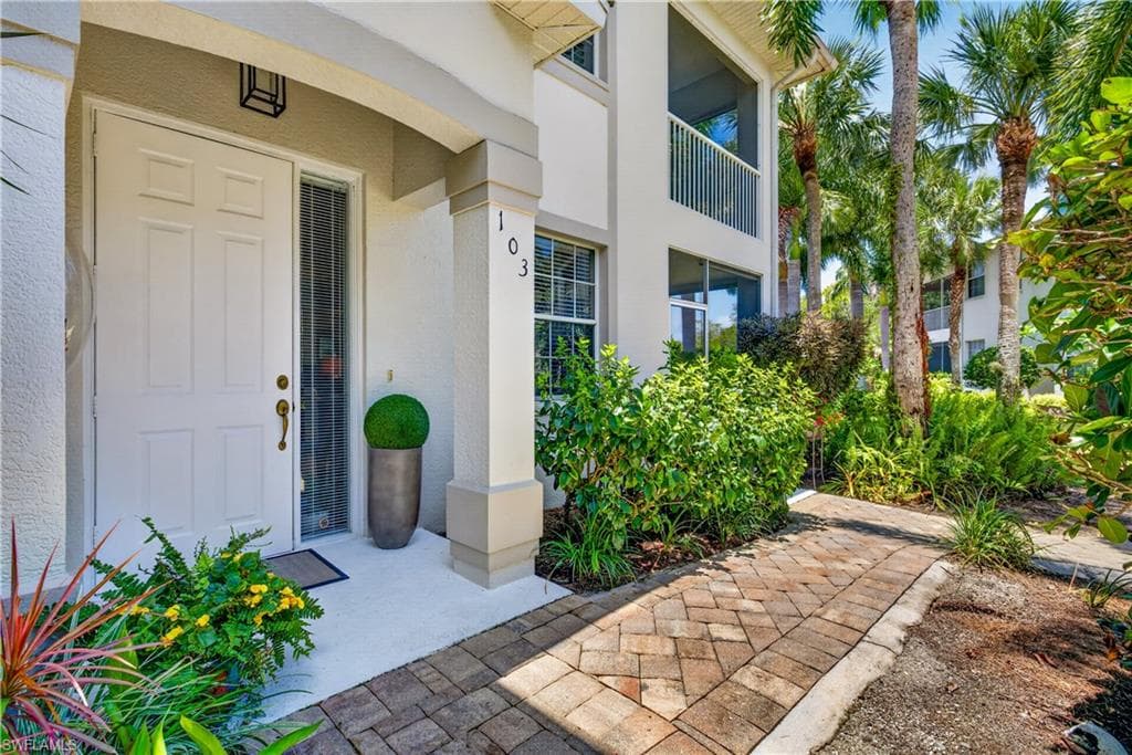 5035 YACHT HARBOR DR 103 NAPLES, FL 34112