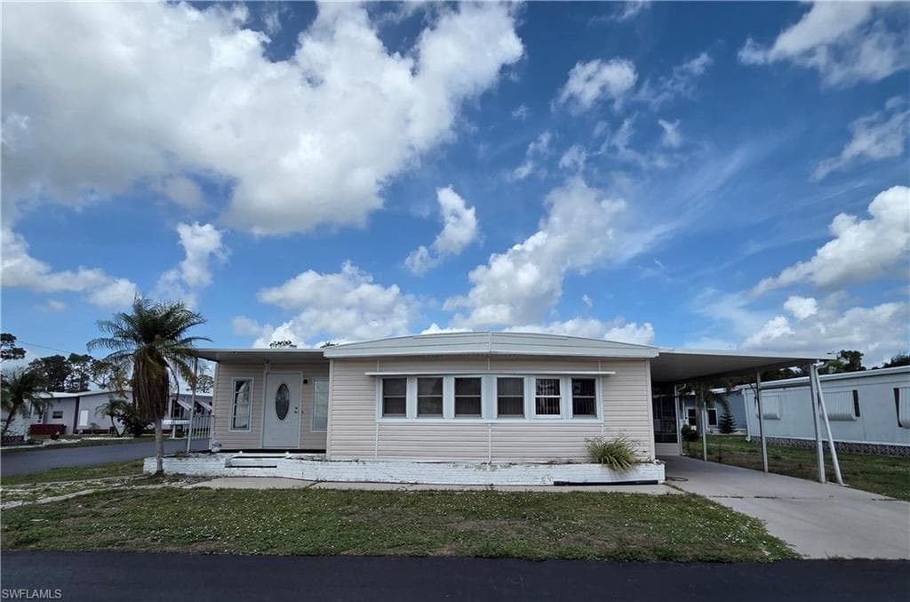 694 Dream LN NORTH FORT MYERS, FL 33917