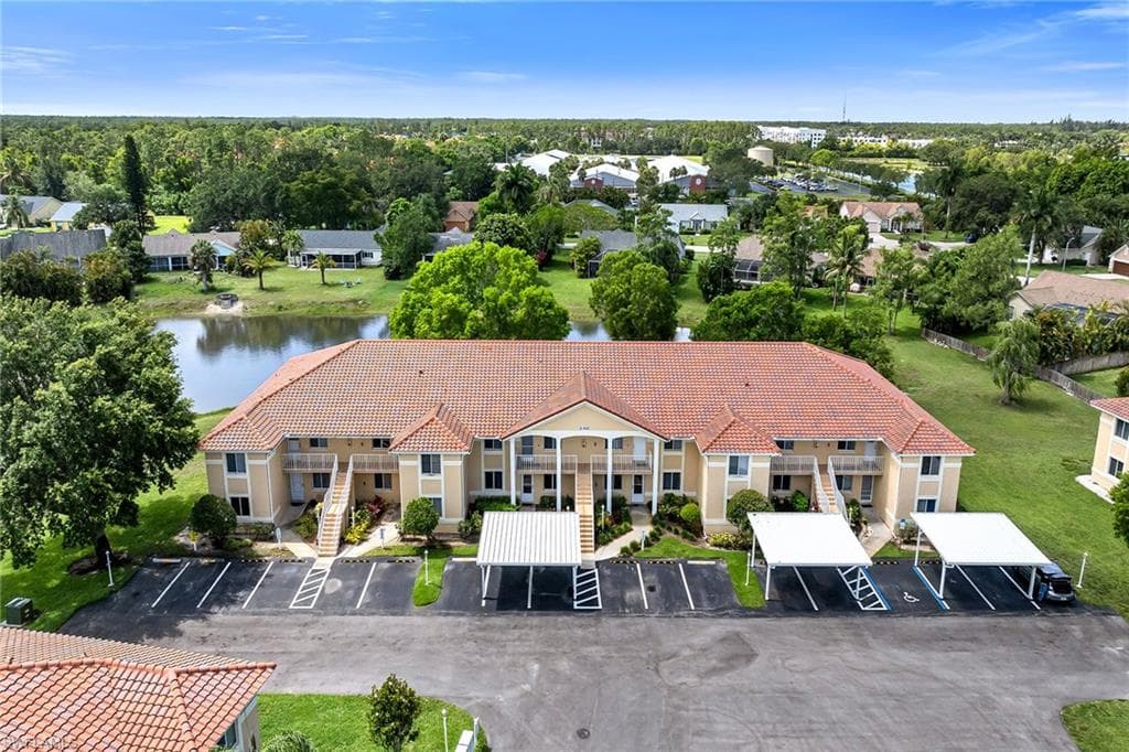 208 Furse Lakes CIR D6 NAPLES, FL 34104