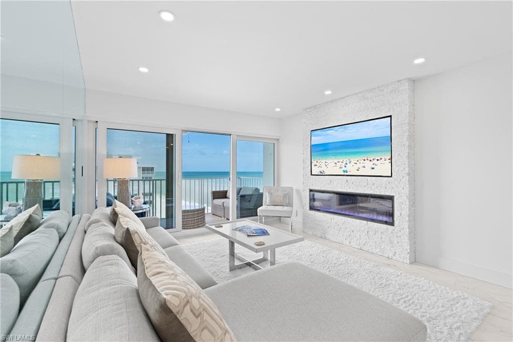 3443 Gulf Shore BLVD N 803 NAPLES, FL 34103
