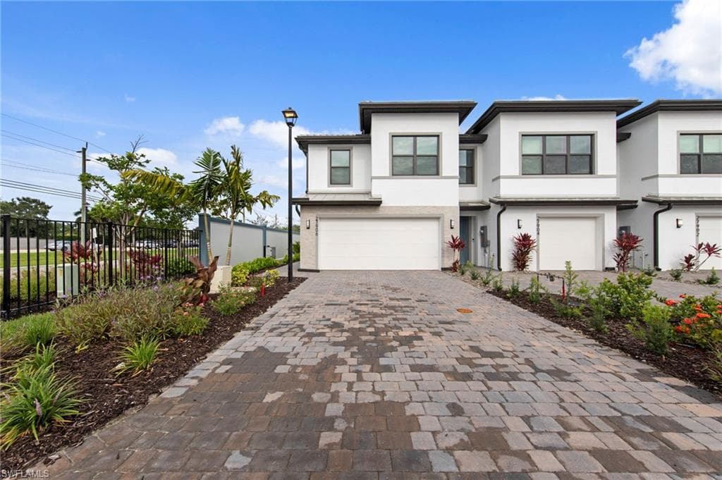 27906 Radiant CT BONITA SPRINGS, FL 34135