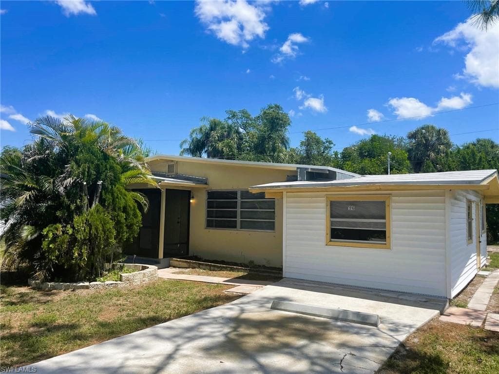 1916 Flamingo DR NORTH FORT MYERS, FL 33917