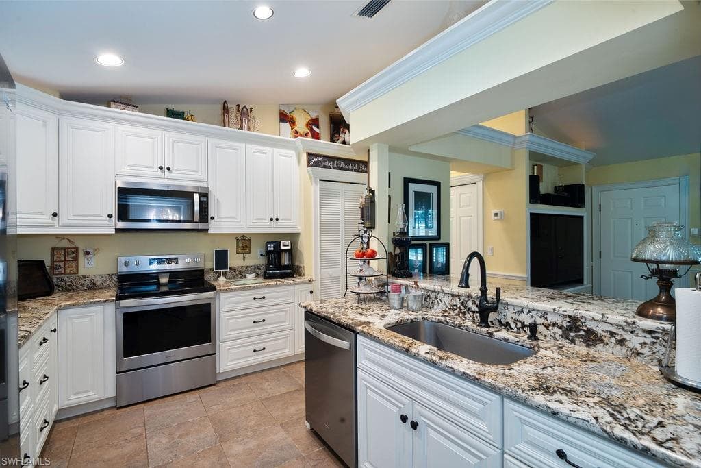 2421 22nd AVE NE NAPLES, FL 34120