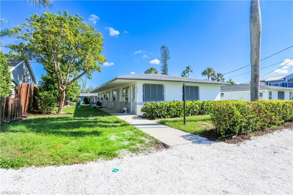2805 Shoreview DR 4 NAPLES, FL 34112