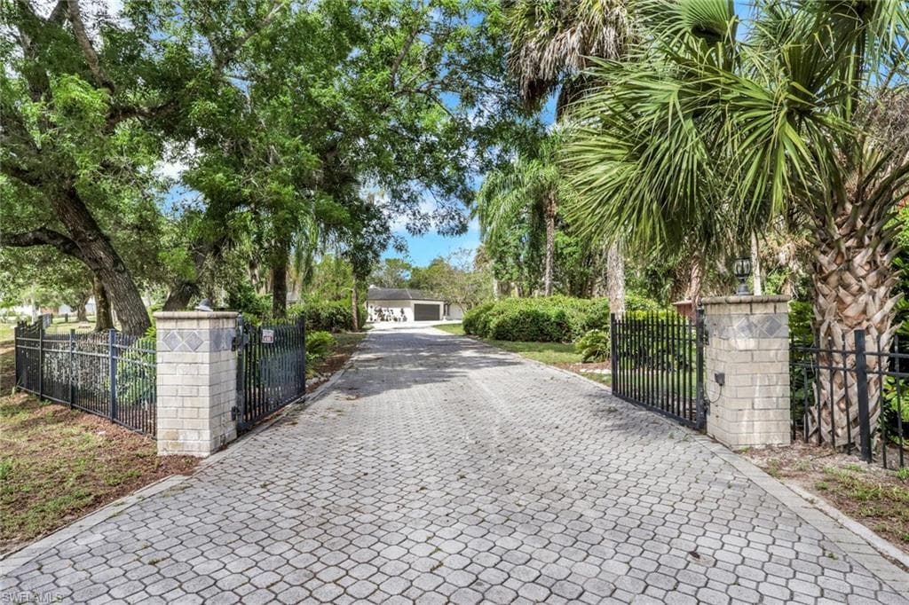 27126 Rue De Paix BONITA SPRINGS, FL 34135