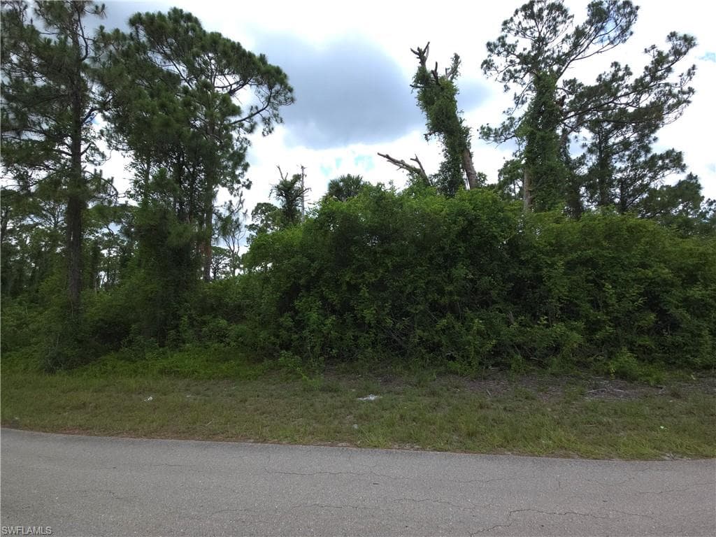566 Parker AVE S LEHIGH ACRES, FL 33974
