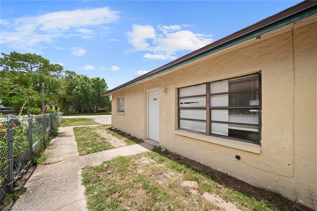 5551 5th AVE FORT MYERS, FL 33907
