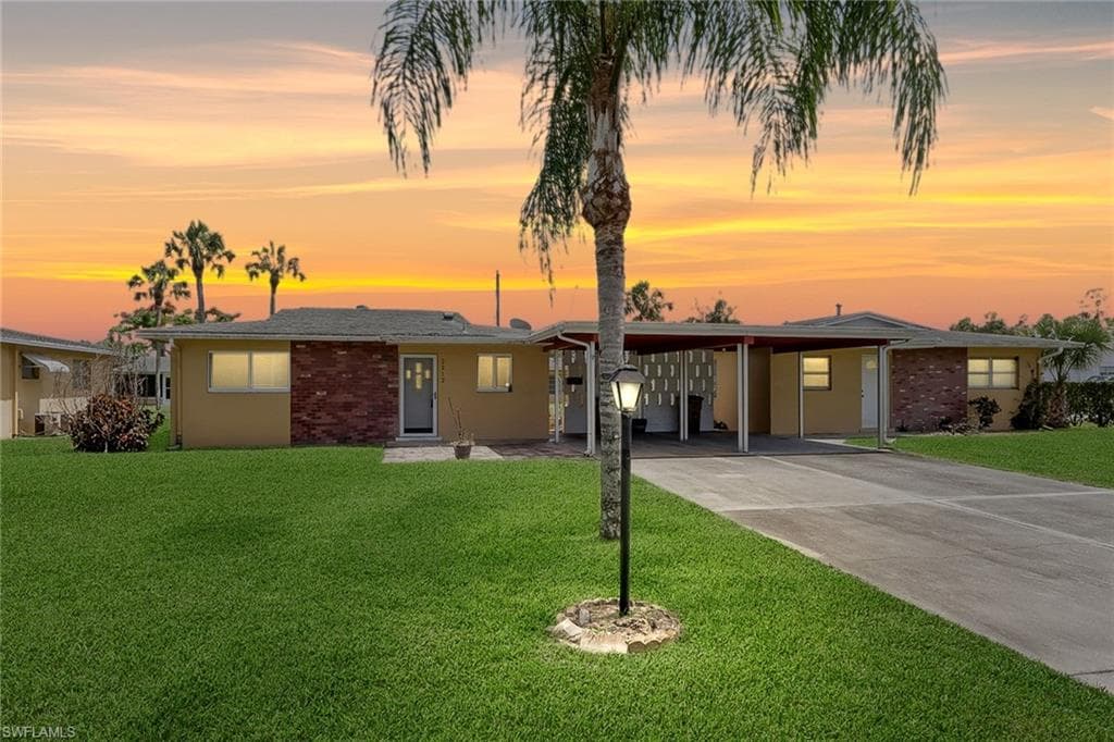 2212 E 6th ST LEHIGH ACRES, FL 33936