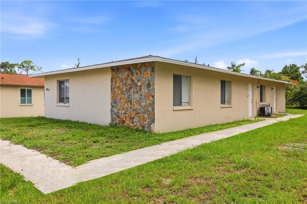2237 Iris WAY FORT MYERS, FL 33905