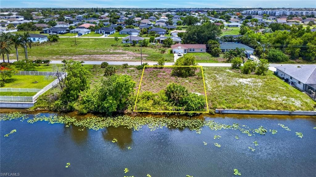 301 NW 5th TER CAPE CORAL, FL 33993