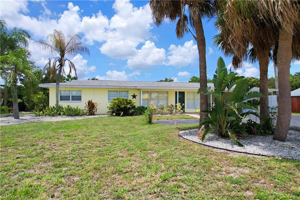 1012 Wyomi DR FORT MYERS, FL 33919