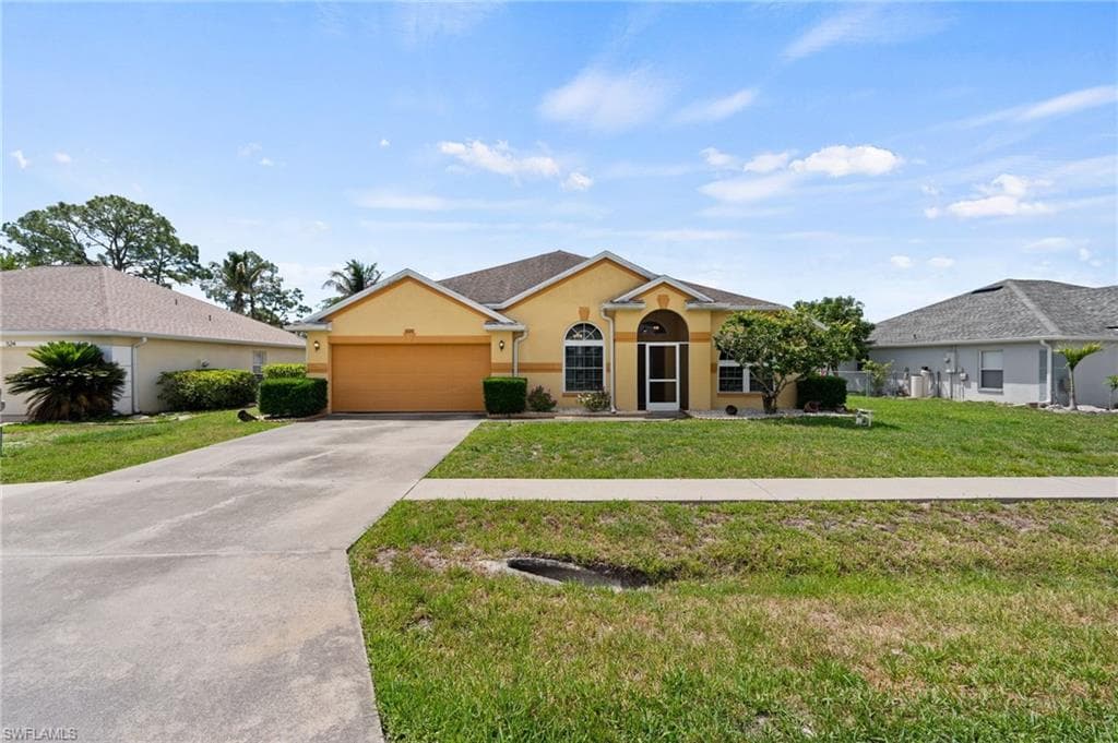 1520 Honor CT LEHIGH ACRES, FL 33971