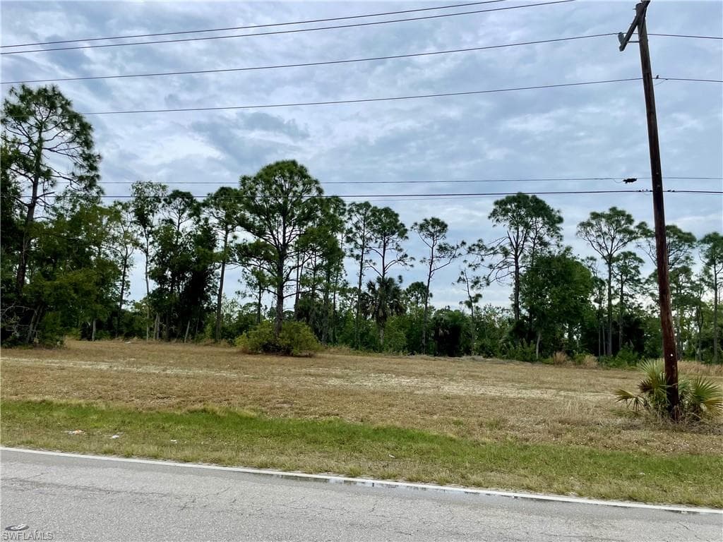 27 Wilmington PKWY CAPE CORAL, FL 33993