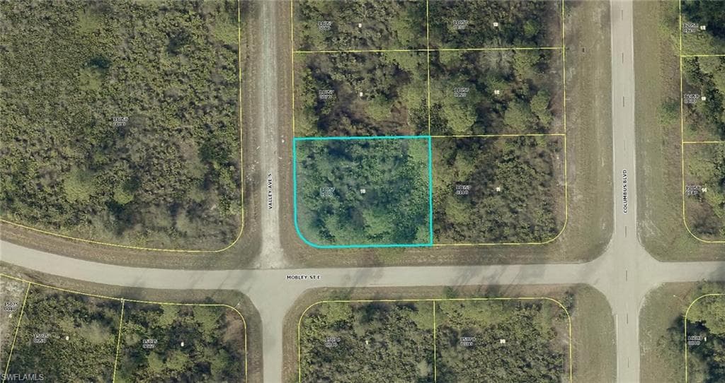 627 Valley AVE S LEHIGH ACRES, FL 33974
