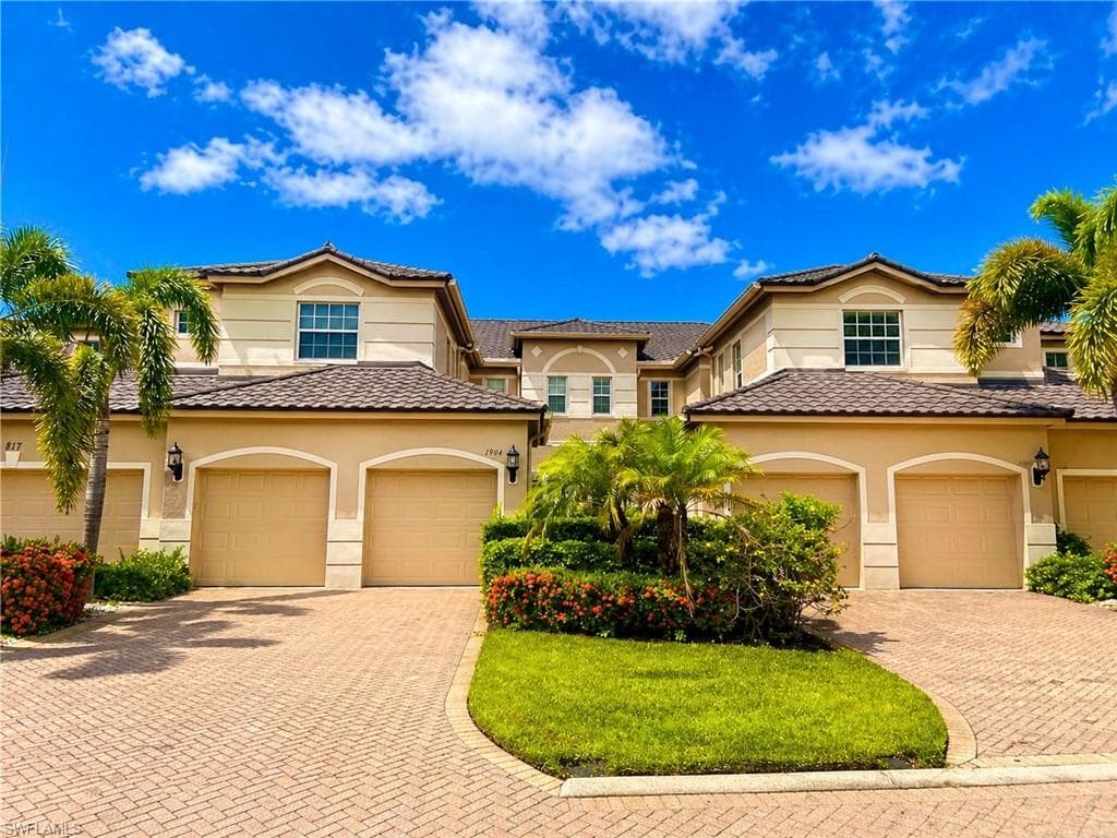 817 Regency Reserve CIR 3901 NAPLES, FL 34119