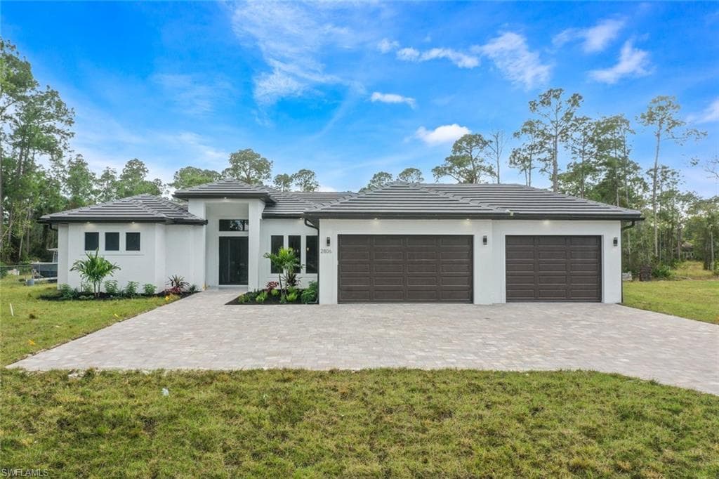 2806 Golden Gate BLVD W NAPLES, FL 34120