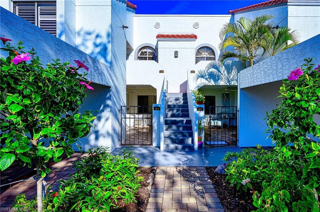 613 BEACHWALK CIR 203 NAPLES, FL 34108
