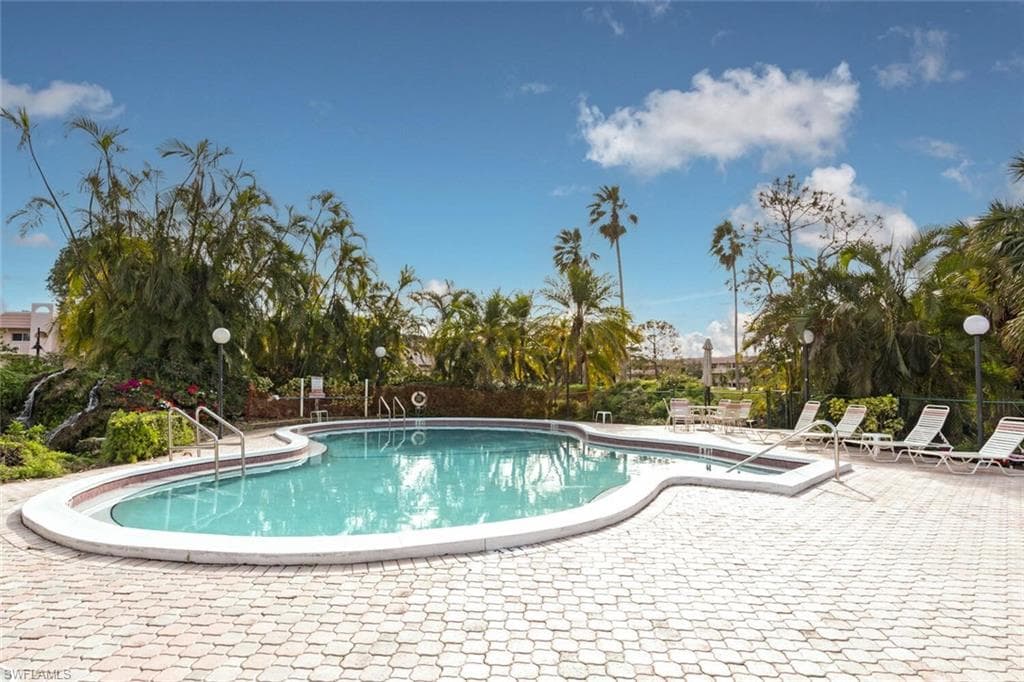 499 Forest Lakes BLVD 105 NAPLES, FL 34105