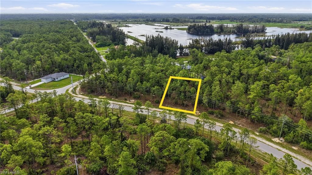 305 Woodburn DR LEHIGH ACRES, FL 33972