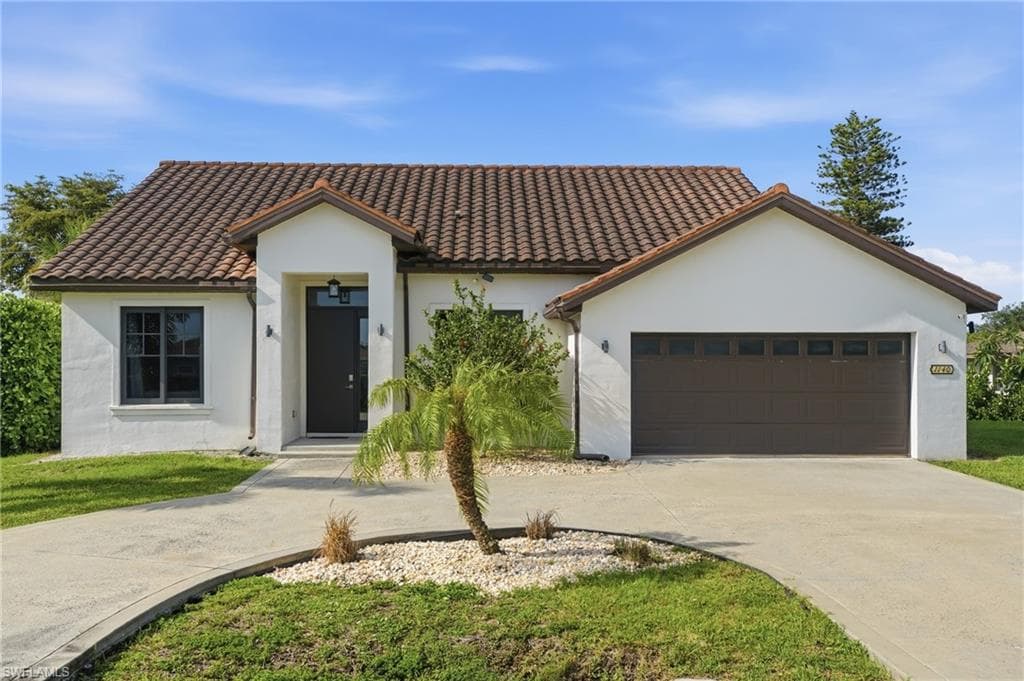 1140 Jeronimo DR NAPLES, FL 34103