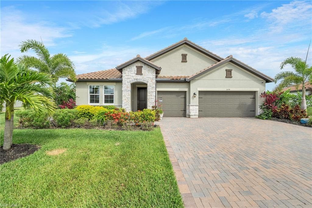 2078 Grove DR NAPLES, FL 34120