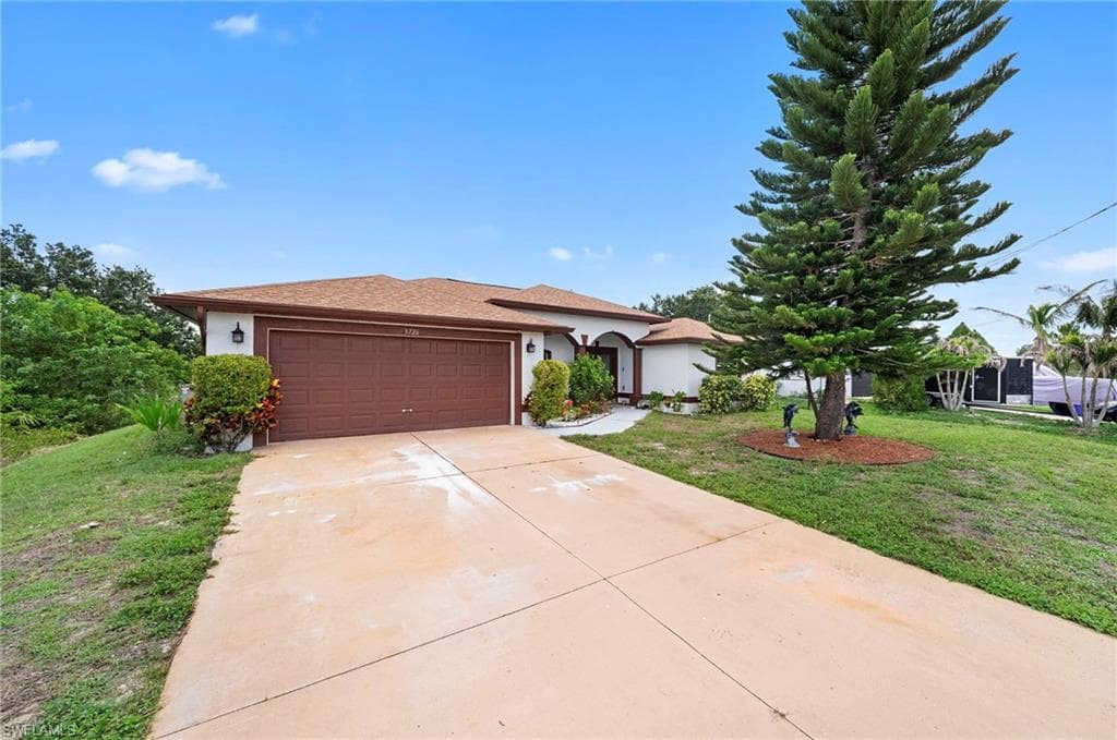 3726 15th ST W LEHIGH ACRES, FL 33971
