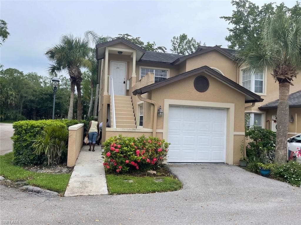 9570 Crescent Garden DR 201 NAPLES, FL 34109