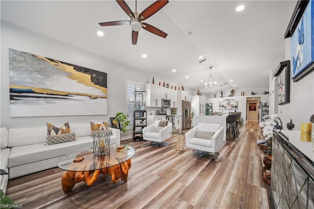 1638 Triangle Palm TER NAPLES, FL 34119