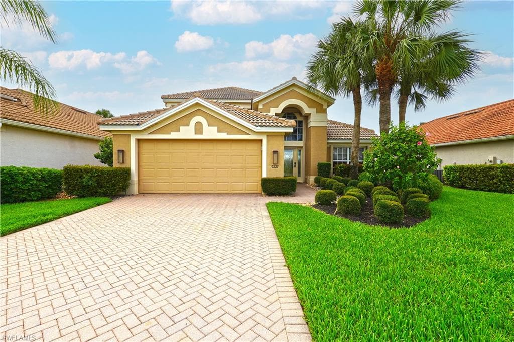 9227 Independence WAY FORT MYERS, FL 33913
