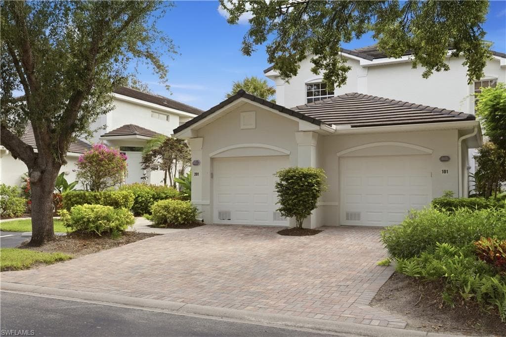 3442 Pointe Creek CT 201 BONITA SPRINGS, FL 34134