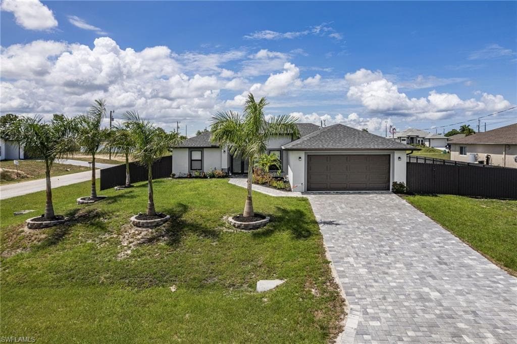 2206 26th ST CAPE CORAL, FL 33993