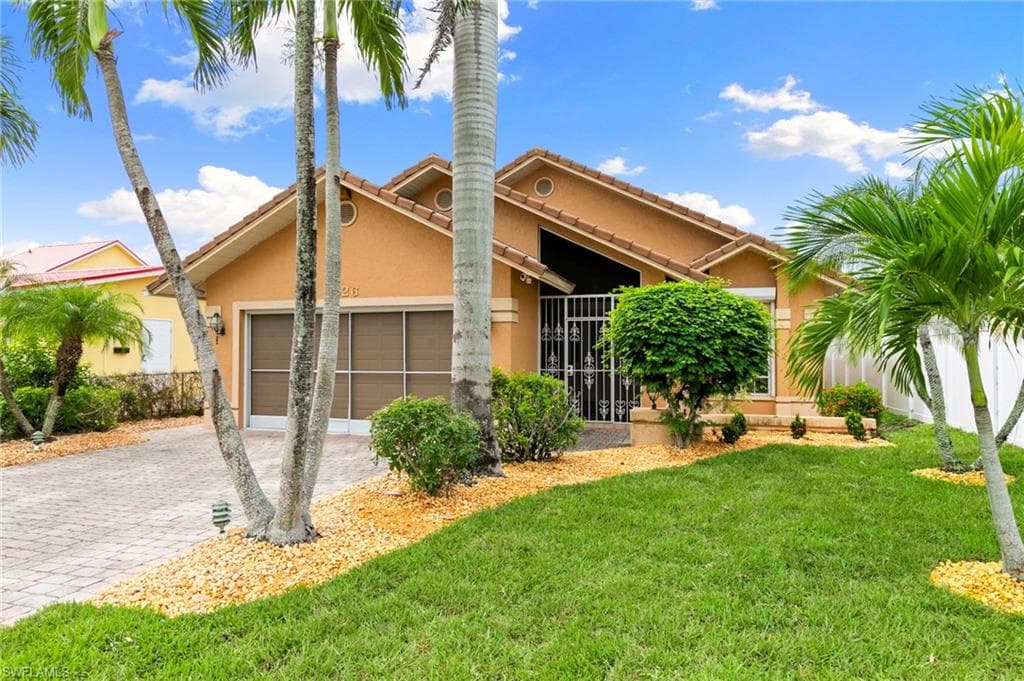 526 100th AVE N NAPLES, FL 34108