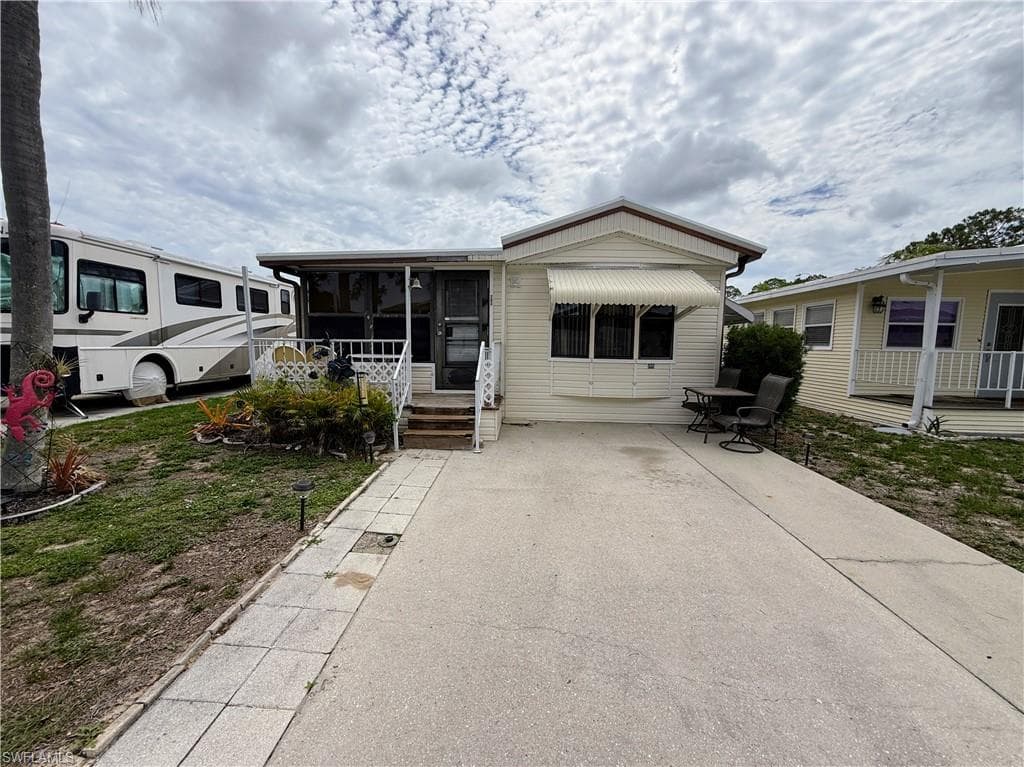 204 Sojourn DR NORTH FORT MYERS, FL 33903