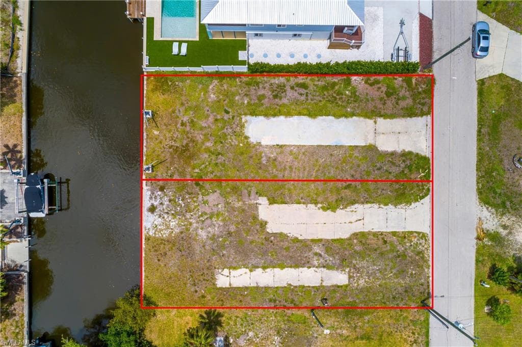 24533 Dolphin ST BONITA SPRINGS, FL 34134