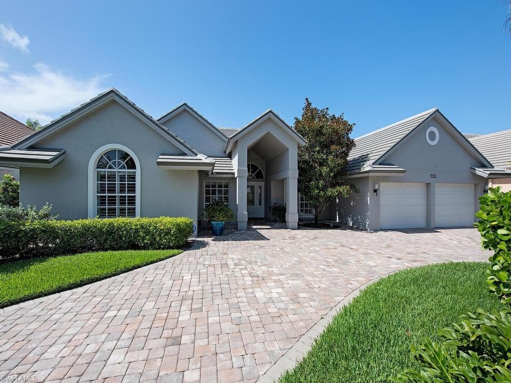 712 Shadow Lake LN NAPLES, FL 34108