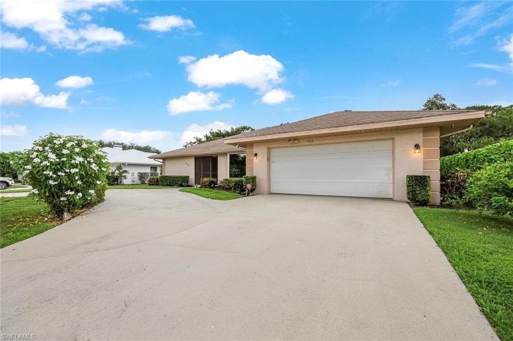 509 Cypress WAY E NAPLES, FL 34110
