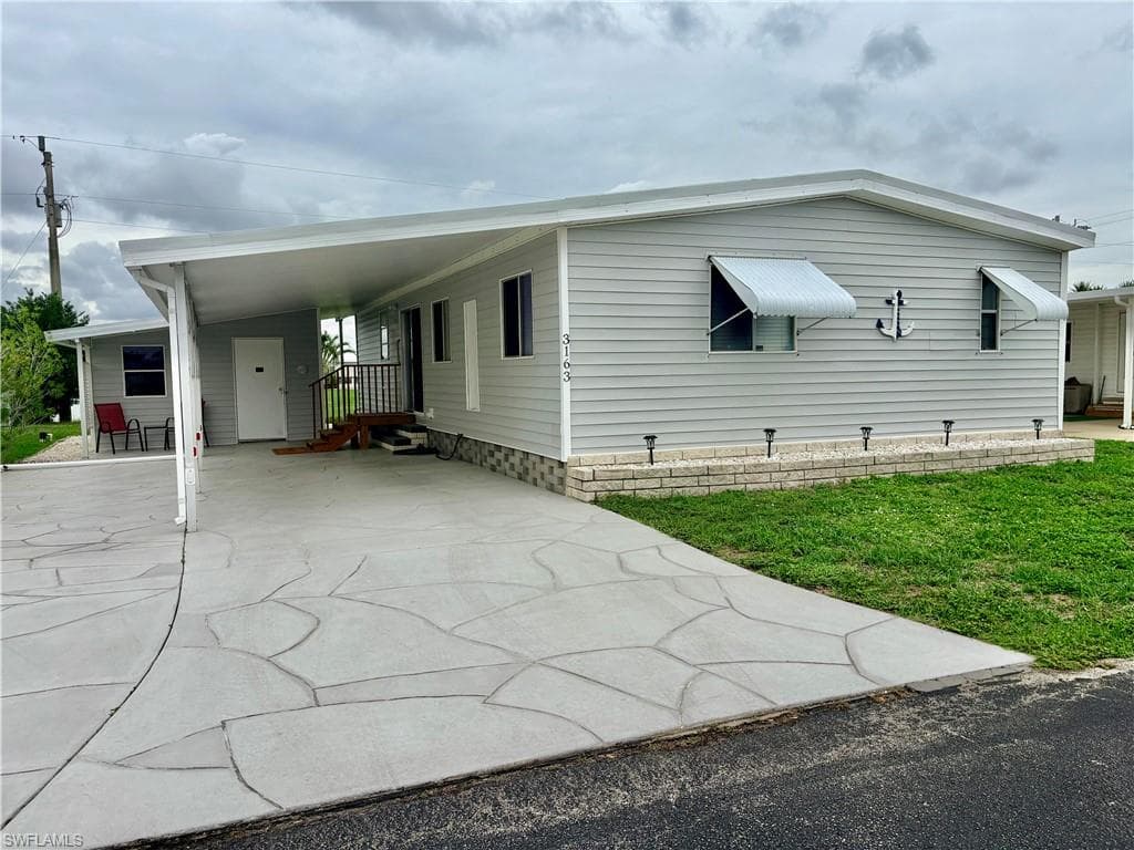 3163 Indian Village LN NORTH FORT MYERS, FL 33917