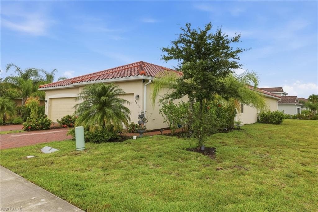 2636 Vine AVE NAPLES, FL 34120