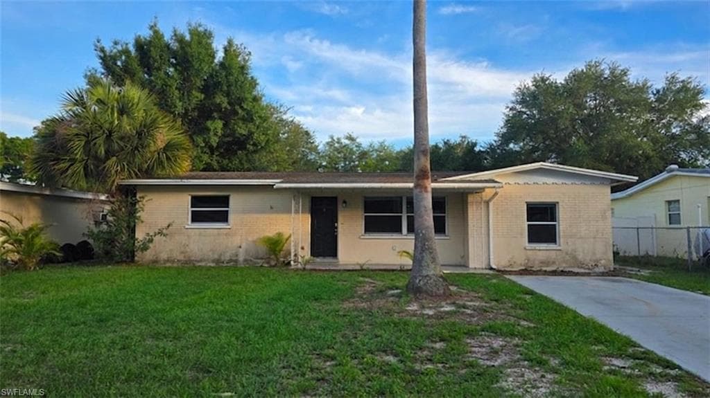 731 Lakeside DR LARGO, FL 33778