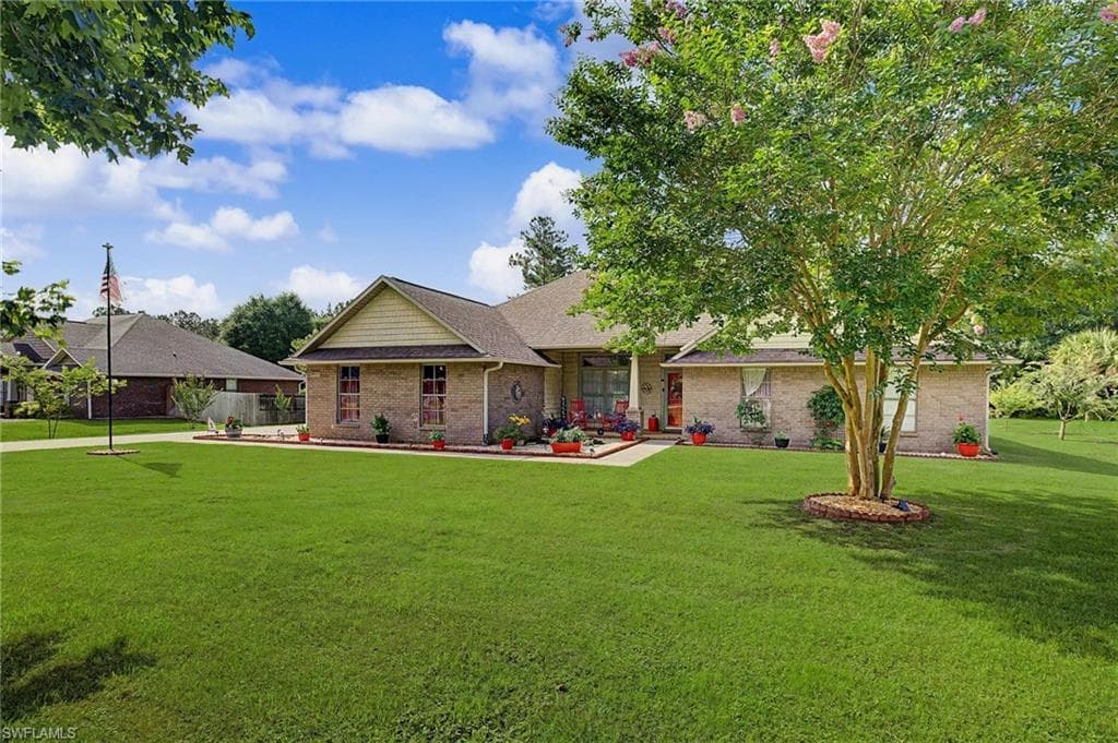 9915 Nichols Lake RD MILTON, FL 32583