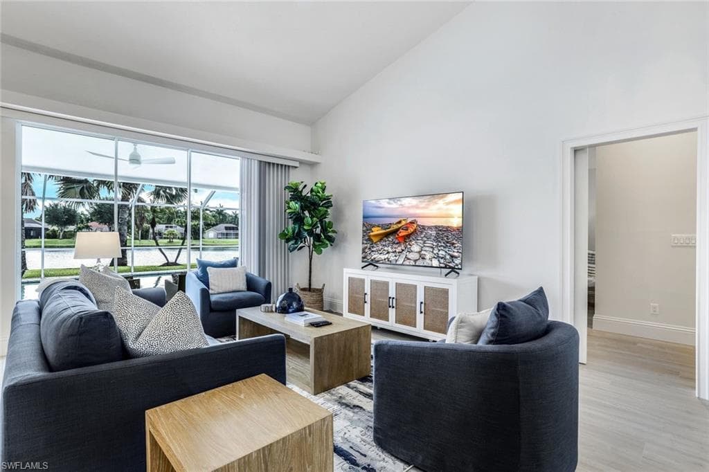 914 Marble DR NAPLES, FL 34104