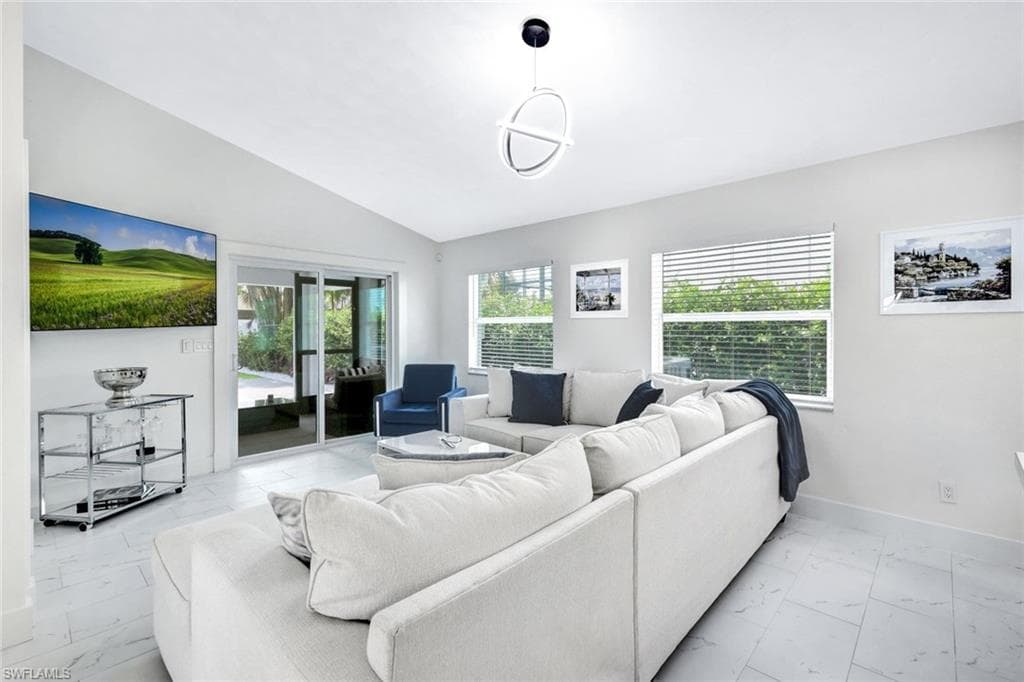 596 105th AVE N NAPLES, FL 34108