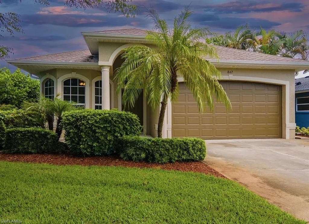 847 98th AVE N NAPLES, FL 34108