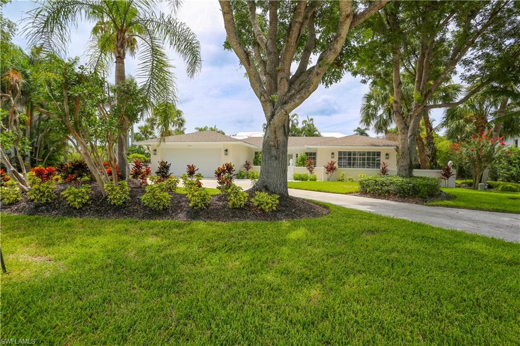 2901 Crayton RD NAPLES, FL 34103